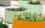 King’s College London – custom-coloured Boulevard planters