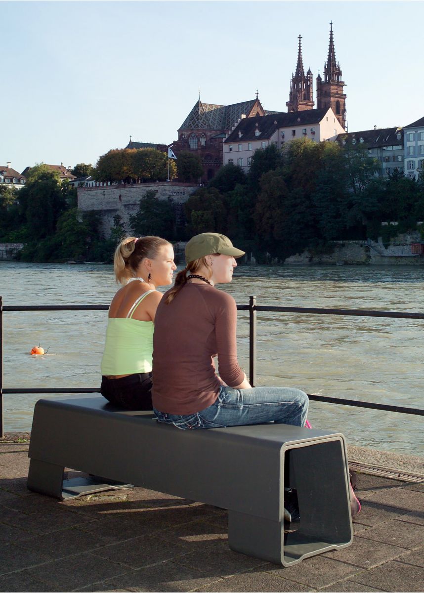 Reinforced lightweight bench for public spaces