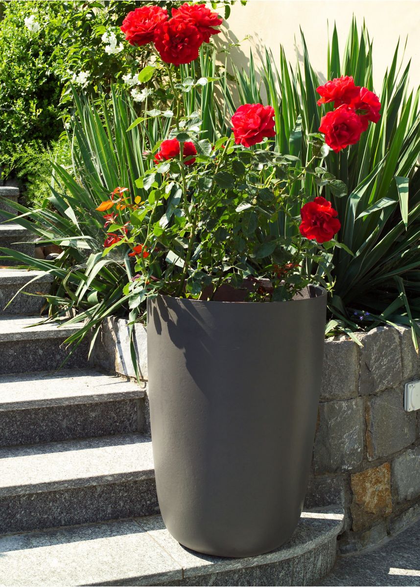 Tall FRC boulevard planter