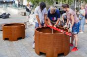 Levelling street planters for sloped ground