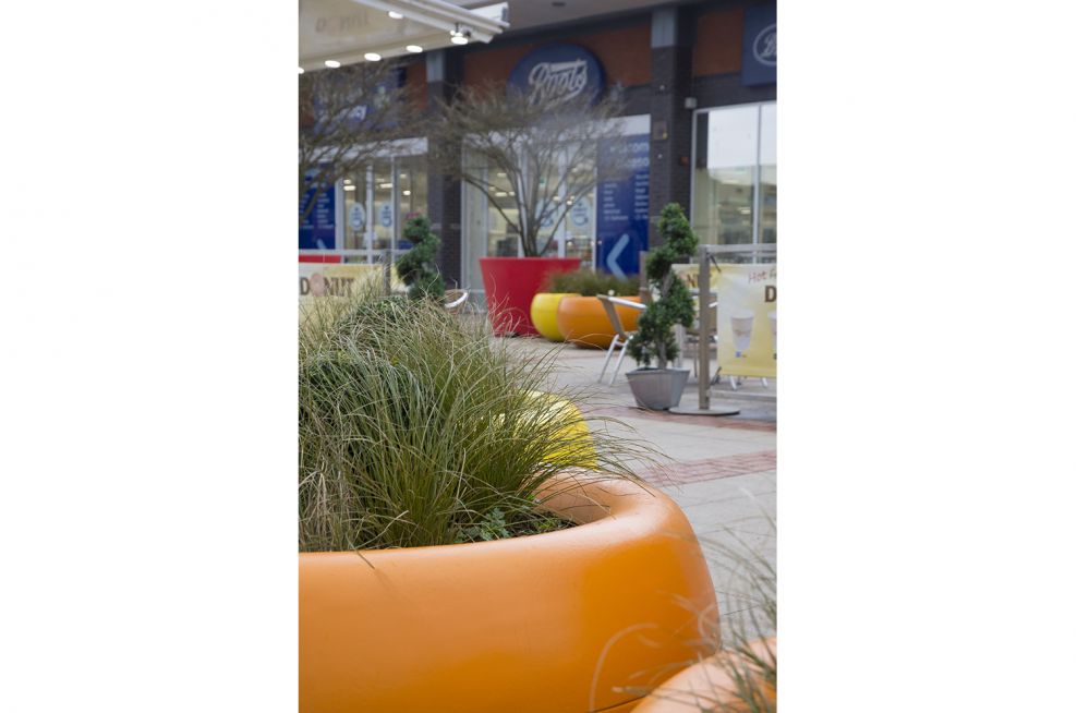 Broughton Shopping Park, CustomColoured Street Planters, Street and