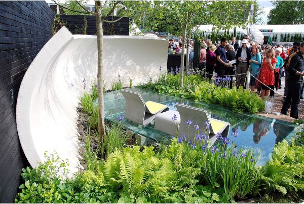 IOTA Spotneck Table And Chair At The Chelsea Flower Show