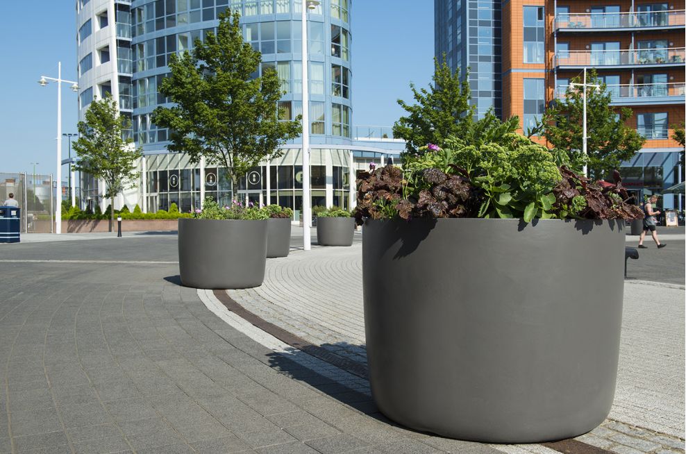 Gunwharf Quays, Portsmouth – Street and Tree Planters 