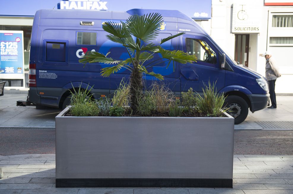 Polyester powder Coated planters Coated To RAL 9017