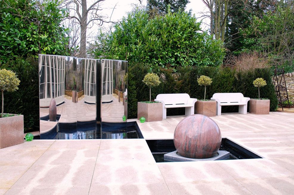 Bespoke Planters In Coloured Granite At Minimalist Water Garden