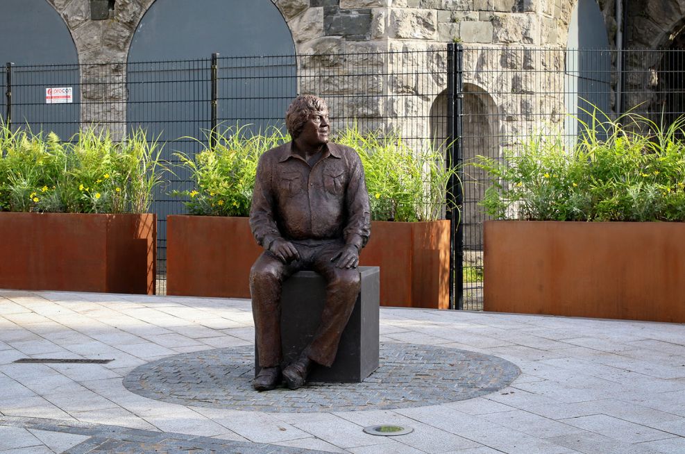 Big Tom McBride public statue landscaping