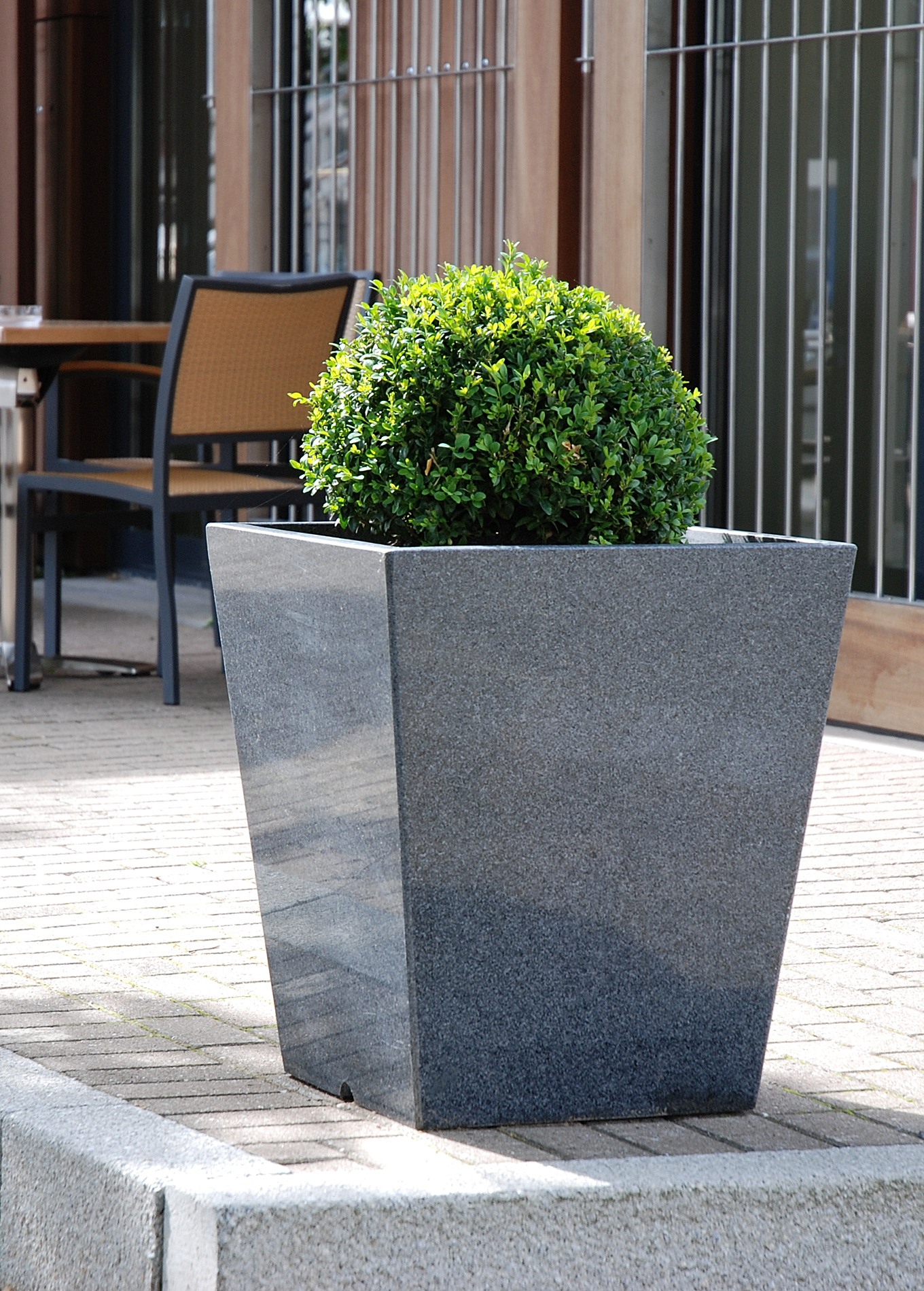 Granite Taper 600 planter